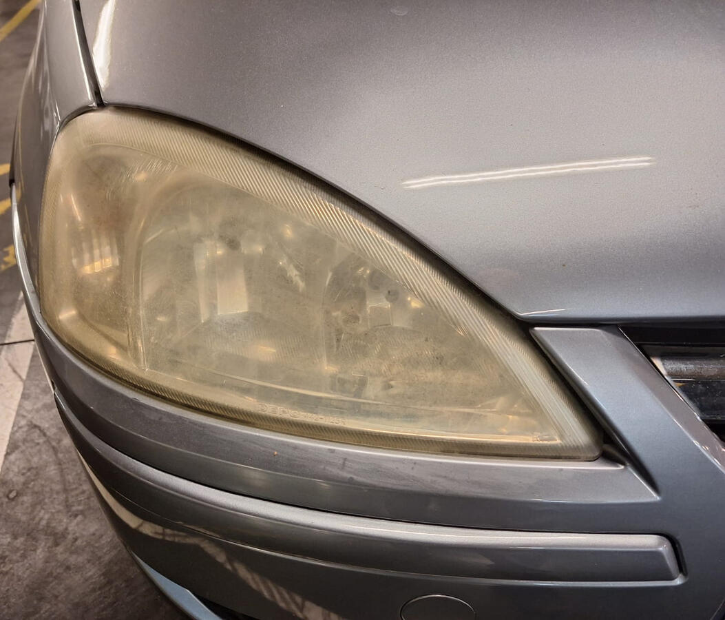 Antes polimento de faróis