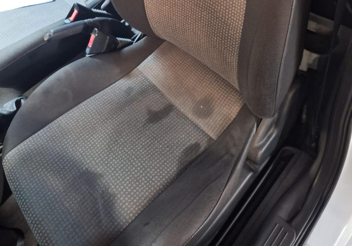 Antes da limpeza de estofos