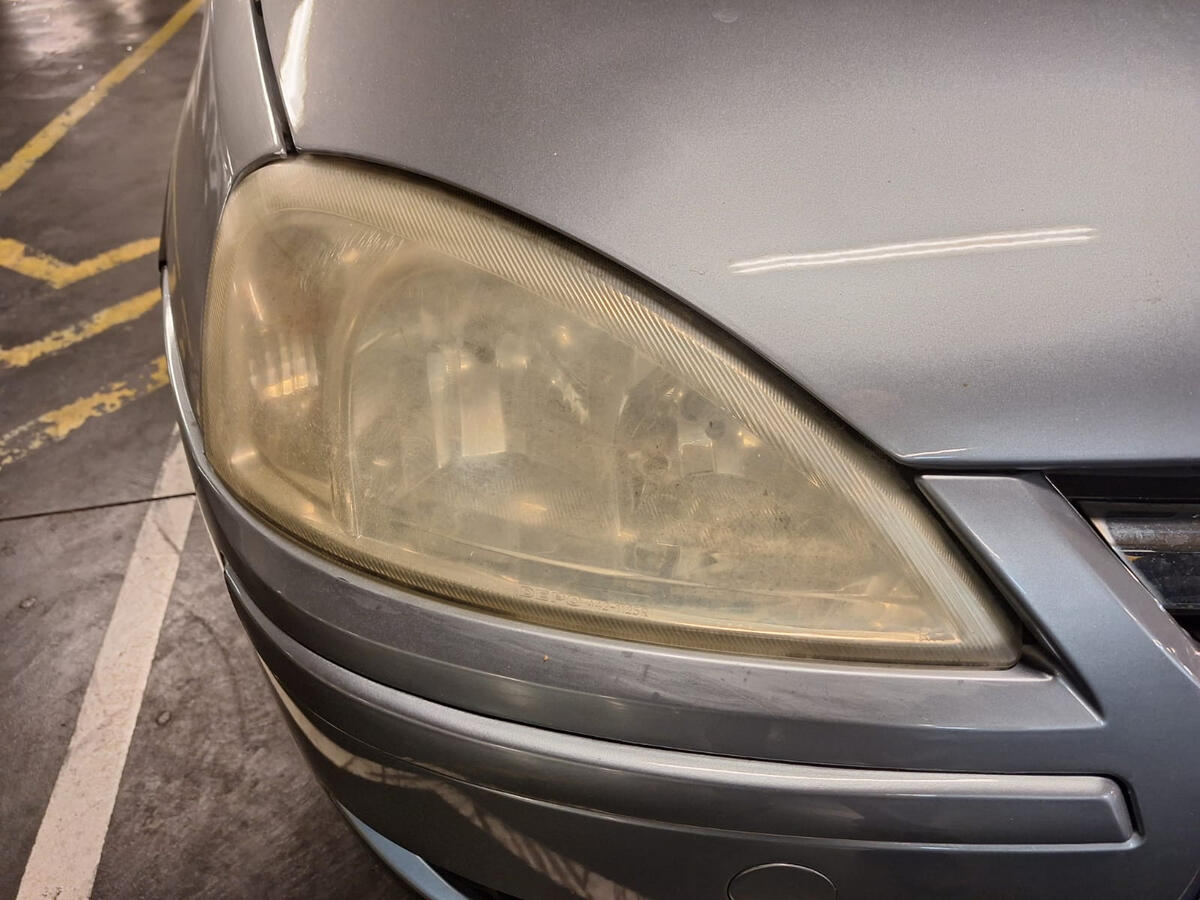 Antes do polimento de faróis